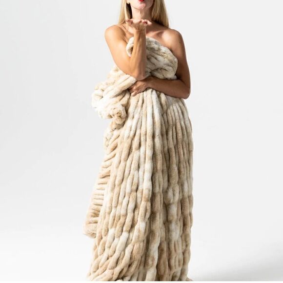 Sunday Blankets Ripple Faux Fur Blanket - Caramel 50”x60” - Picture 1 of 6